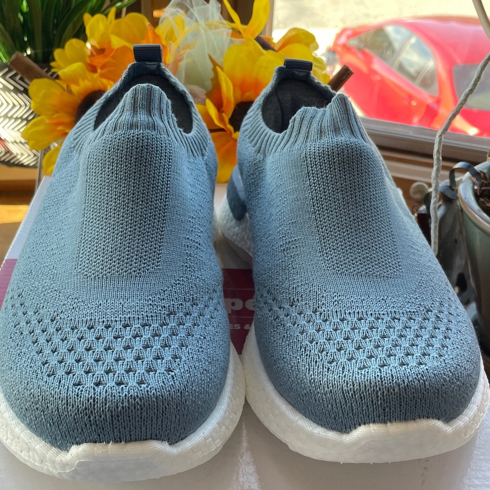 Propet women’s slip on sneaker size x2 new in box blue color mesh top